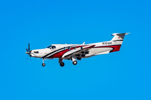 Pilatus PC-12 (N124R) - Pilatus PC12 at PHX on 11/13/22. Taken with a Canon R7 and Tamron 70-200 G2 lens. 