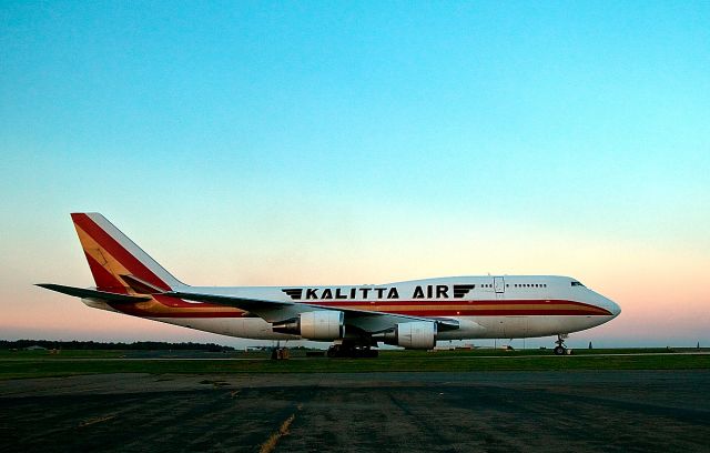 Boeing 747-200 (N740CK) - Taxiing to the freight area