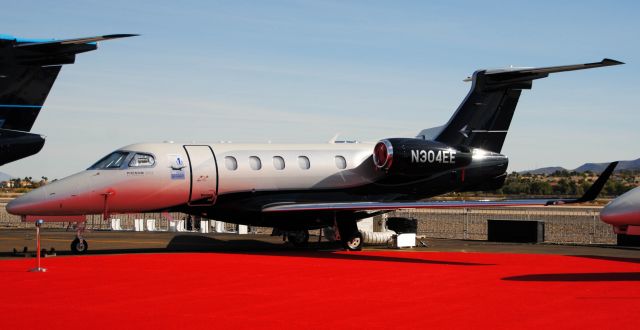 Embraer Phenom 300 (N304EE)