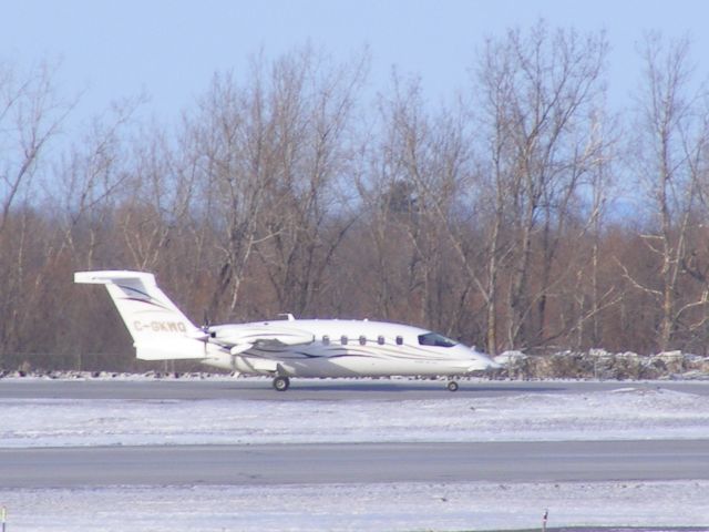 Piaggio P.180 Avanti (C-GKWQ)