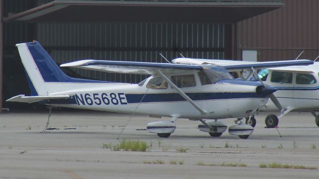 Cessna Skyhawk (N6568E) - Lake Placid Airport, 7 August 2020.