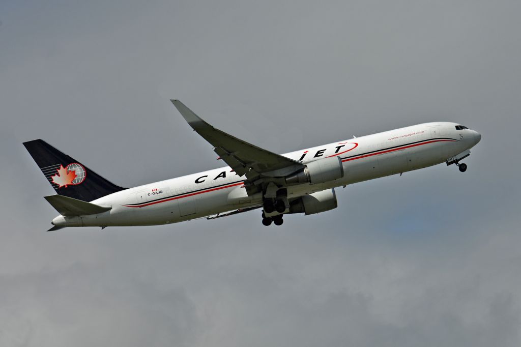 BOEING 767-300 (C-GAJG)