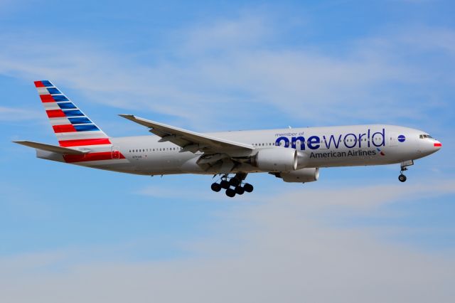 Boeing 777-200 (N791AN) - American - N791AN - B777-200 - FUNNY!!! LOOK AT THE NOSE...Arriving at KDFW 02/15/2014