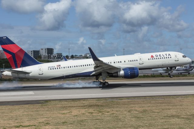 Boeing 757-200 (N549US)