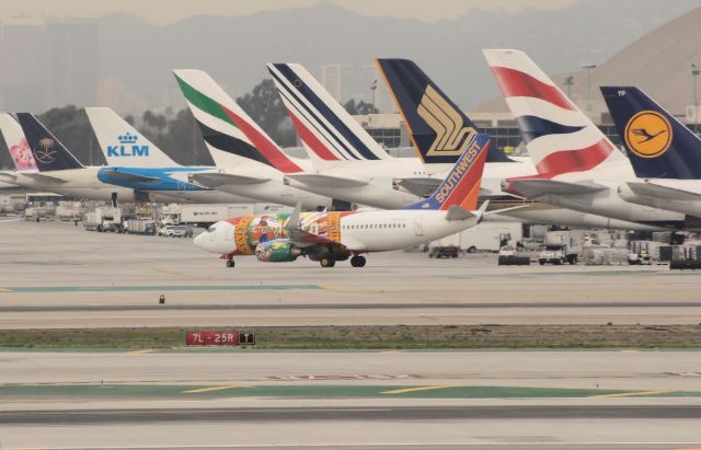 Boeing 737-700 (N945WN) - BIG tails and A little tail. Welcome to Los Angeles International Airport! 