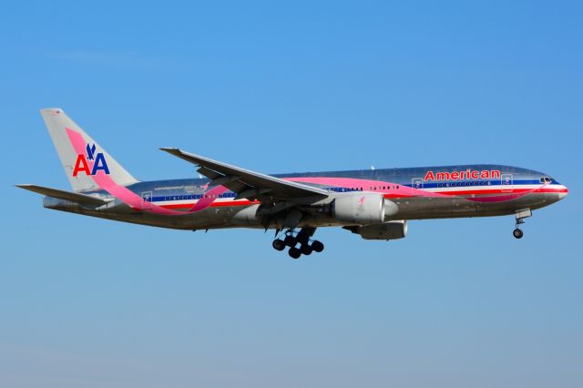 Boeing 777-200 (N759AN) - American - N759AN - B777-200 - Arriving KDFW 11/29/2013 Pinky,,,