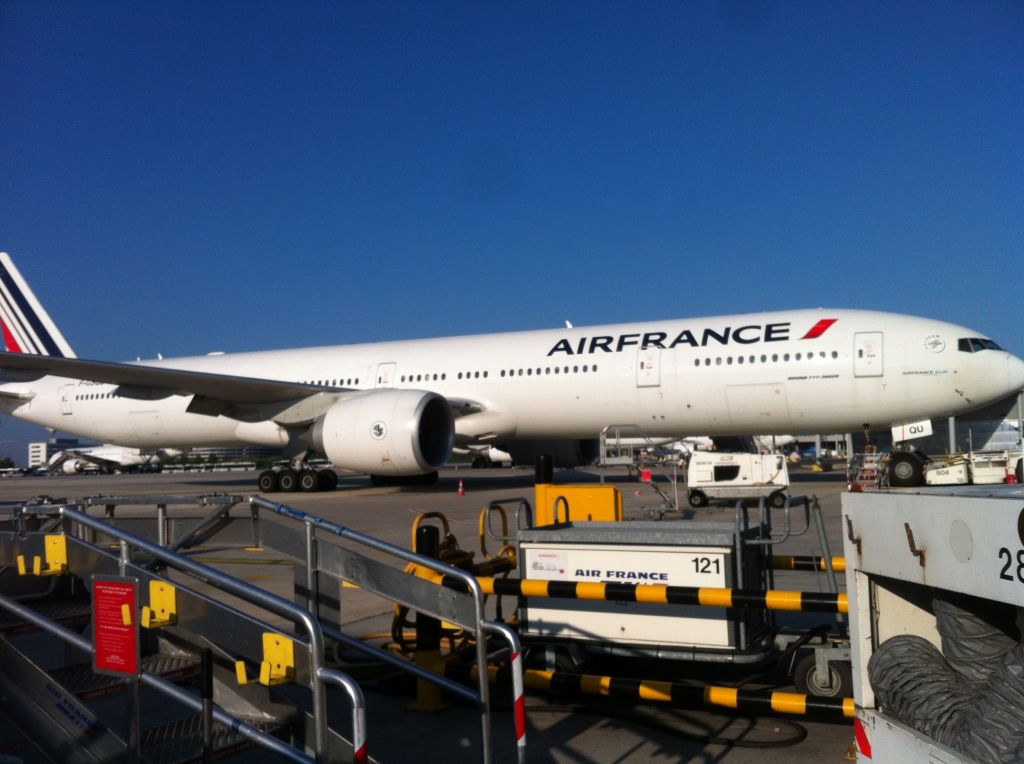 BOEING 777-300 (F-GSQU) - B773