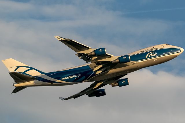 Boeing 747-400 (VQ-BUU) - evening