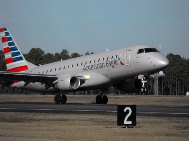 Embraer 170/175 (N401YX) - Republic E175 landing RWY18.. definitely my favorite regional jet! 