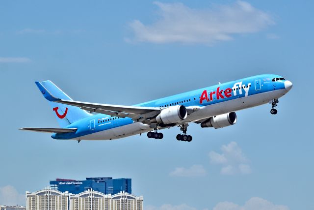 BOEING 767-300 (PH-OYI) - PH-OYI ArkeFly (TUI Airlines Nederland) Boeing 767-304/ER (cn 29138/783)  Las Vegas - McCarran International (LAS / KLAS) USA - Nevada, August 9, 2012 Photo: Tomás Del Coro