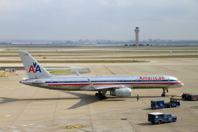 Boeing 757-200 (N197AN)