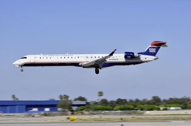 Canadair Regional Jet CRJ-900 (N246LR)