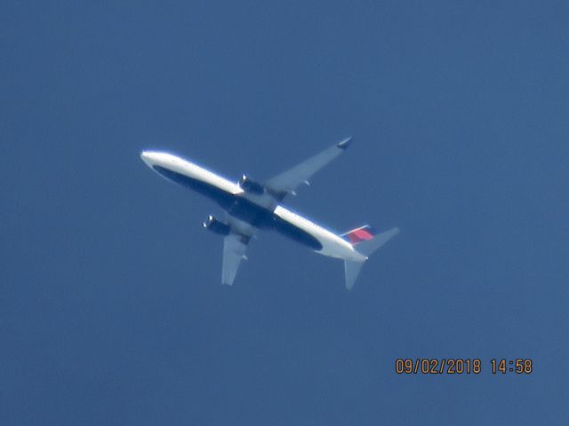 Boeing 737-900 (N812DN)