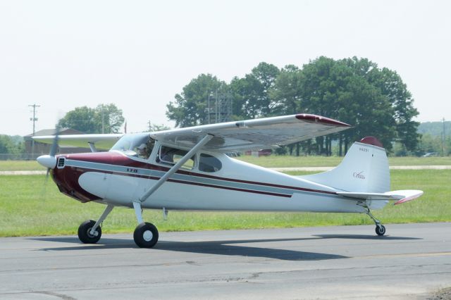 Cessna Skyhawk (N4251)