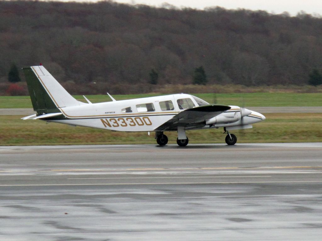 Piper Seneca (N33300) - After landing runway 05 at Groton.