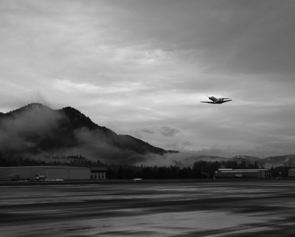 Cessna Citation CJ1 (N86LA) - An experimental CJ takes off on a misty morning in Sandpoint.