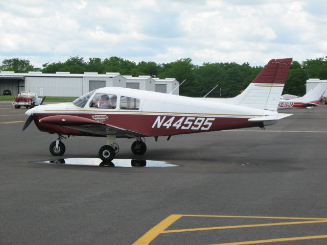 Piper Cherokee (N44595) - At Queen City