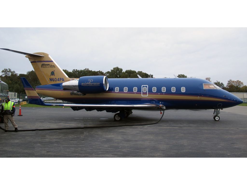 Canadair Challenger (N604PA) - Great aircraft with a very nice paint job. No location as per request of the FBO operator.