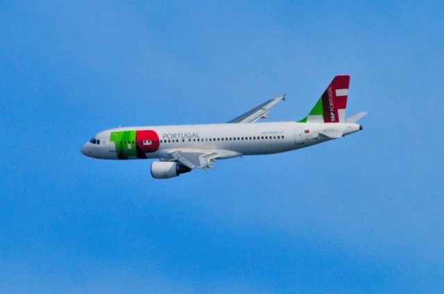 Airbus A320 (CS-TNM) - 2009 - Emerging from the clouds