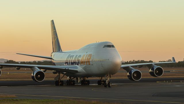 Boeing 747-400 (N464NMC)