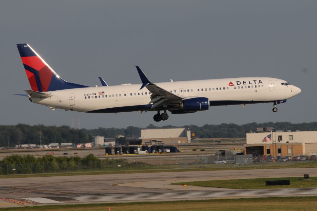 Boeing 737-900 (N834DN)