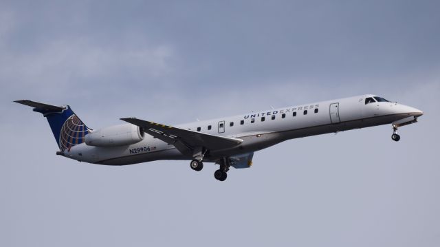 Embraer ERJ-145 (N29906)