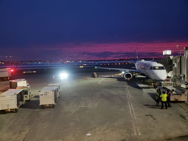 Embraer ERJ-190 — - Sunrise over Boston before the snow came in (03/10/2019)