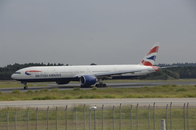 BOEING 777-300 (G-STBC) - Taxi at NRT Airport on 2011/10/8