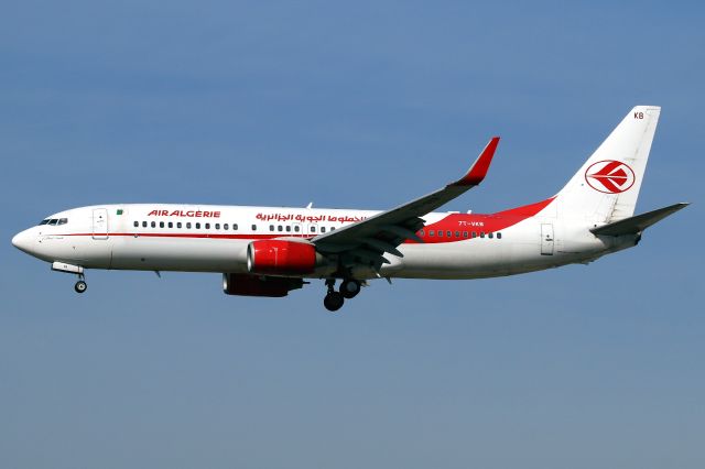 Boeing 737-800 (7T-VKB)
