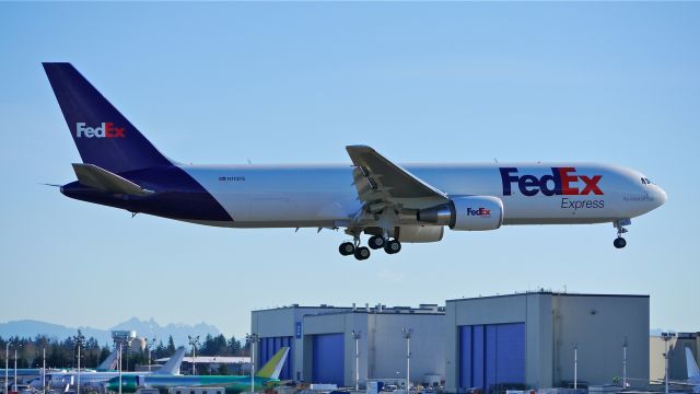 BOEING 767-300 (N113FE) - BOE566 on final to Rwy 16R to complete a C1 flight on 1/26/13. (ln 1076 / cn 42711).