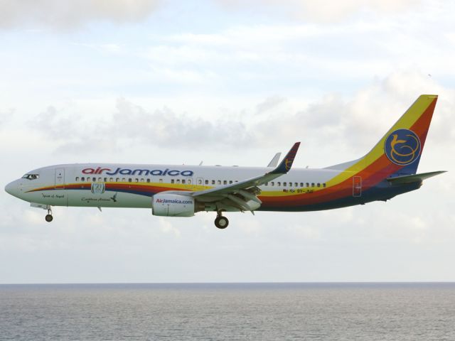 Boeing 737-800 (9Y-JMF)