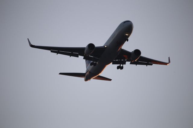 BOEING 767-300 (CC-CXH)