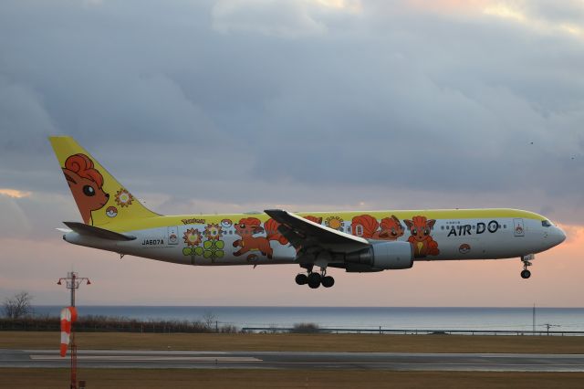 BOEING 767-300 (JA607A) - December 11th 2021:HND-HKD.