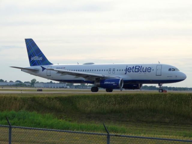 Airbus A320 (N520JB)