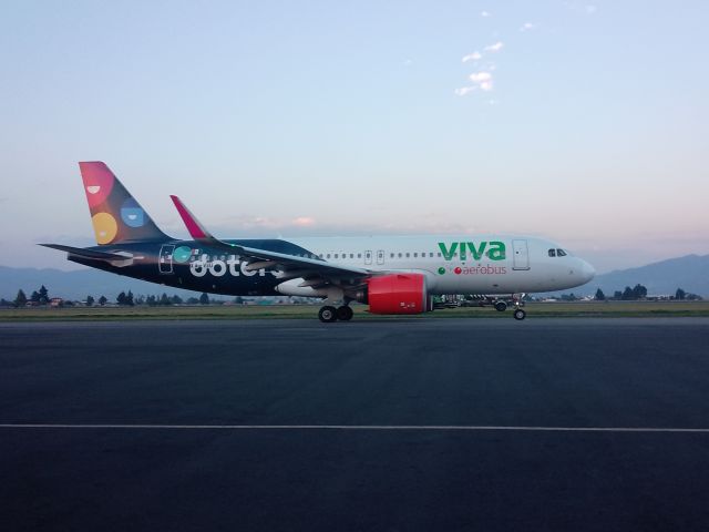 Airbus A320 (XA-VIU)