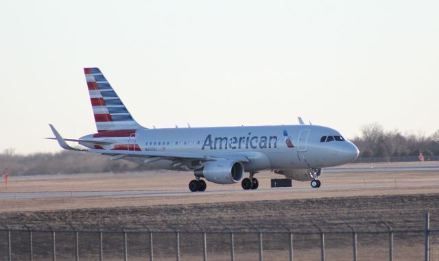 Airbus A319 (N4005X) - 031014 flight to KDFW rolling to Rwy 19R