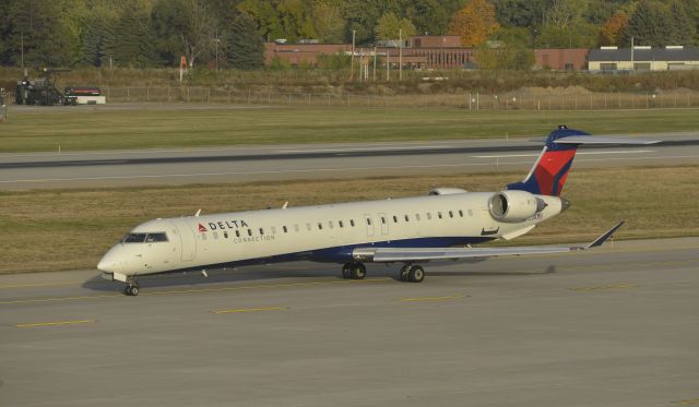 Canadair Regional Jet CRJ-900 (N813SK) - Taxiing at MSP