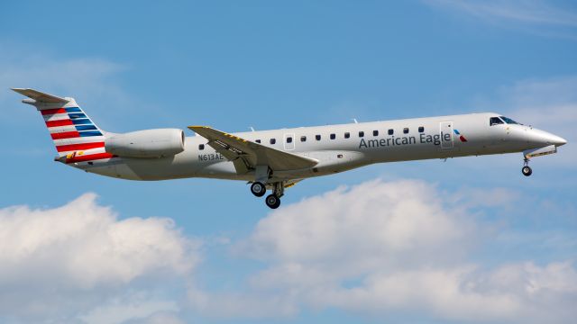 Embraer ERJ-145 (N613AE)