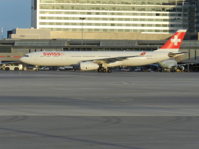 Airbus A340-300 (HB-JMJ)