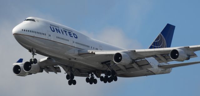 Boeing 747-400 (N177UA) - Hardworking United 774 lands at SEA from Taipei br /Watch some liveries herebr /a rel=nofollow href=http://www.youtube.com/user/OwnsGermanyhttp://www.youtube.com/user/OwnsGermany/a