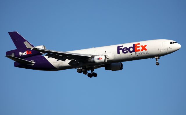 Boeing MD-11 (N621FE) - Short Final to Rwy 25