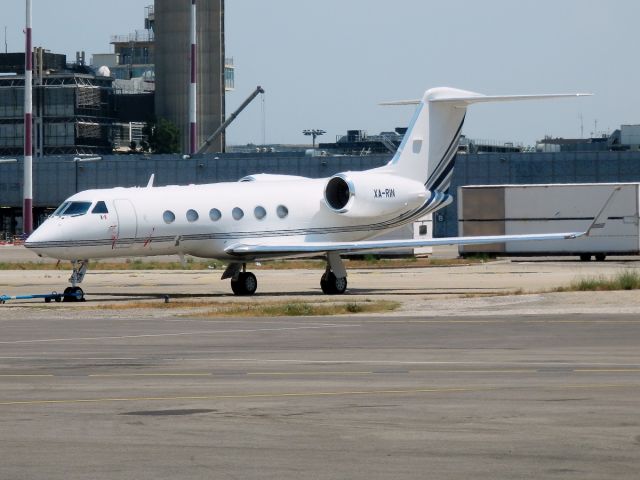 Learjet 25 (XA-RIN)