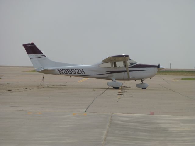 Cessna Skylane (N9862H)