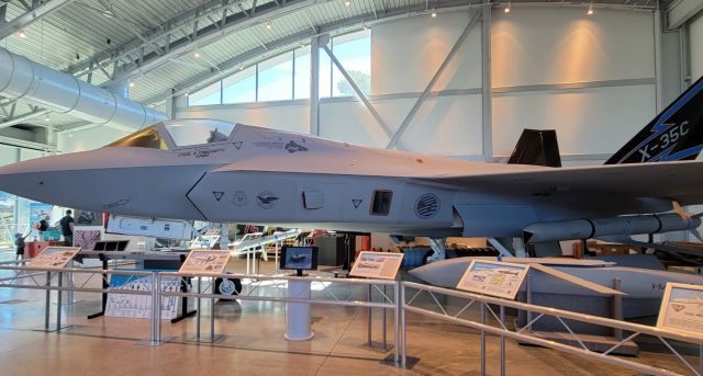 — — - Lockheed Martin X-35C Lightning