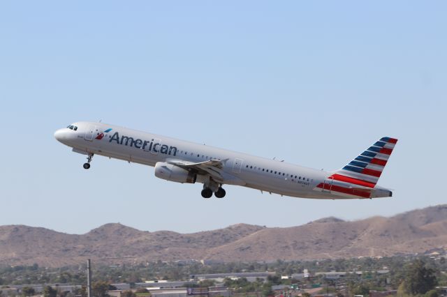 Airbus A321 (N974UY)