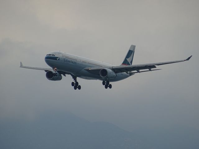 Airbus A330-300 (B-LAZ)