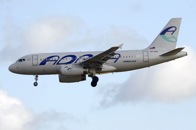 Fokker 100 (S5-AAP)