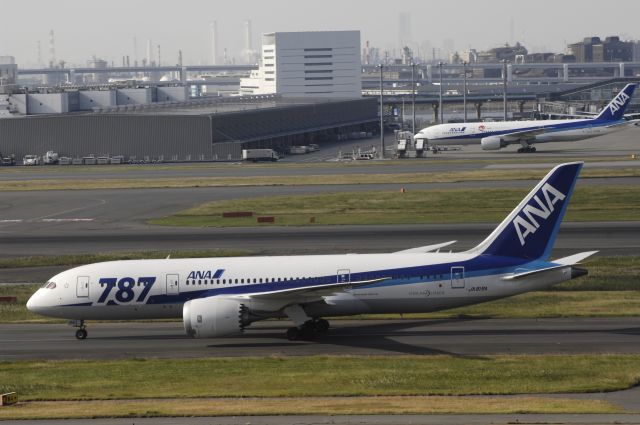 Boeing 787-8 (JA819A)