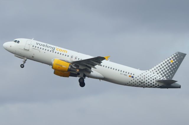 Airbus A320 (EC-MBE) - Taking off from runway 23R as flight VY8747 to Barcelona on the afternoon of Wednesday 05/02/25