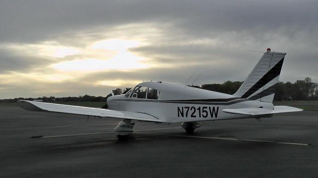 Piper Cherokee (N7215W)